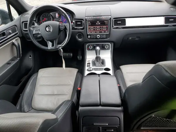 WVGRF7BP9HD005058 2017 VOLKSWAGEN TOUAREG - Image 8