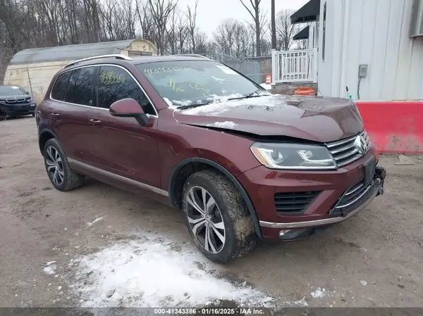 WVGRF7BP9HD006467 2017 VOLKSWAGEN TOUAREG - Image 1