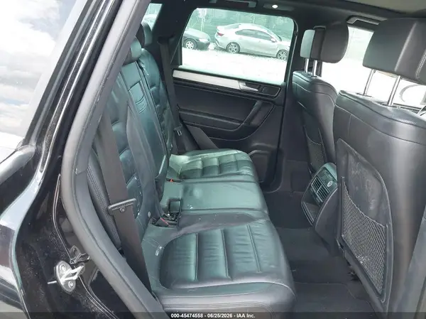 WVGRF7BPXHD000869 2017 VOLKSWAGEN TOUAREG - Image 8