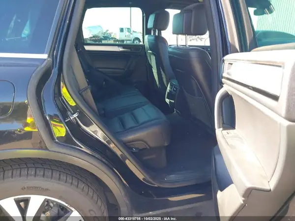 WVGRF7BPXHD001410 2017 VOLKSWAGEN TOUAREG - Image 8
