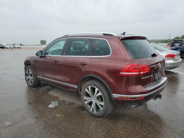 WVGRF7BPXHD002041 2017 VOLKSWAGEN TOUAREG - Image 2