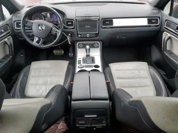 WVGRF7BPXHD002041 2017 VOLKSWAGEN TOUAREG - Image 8