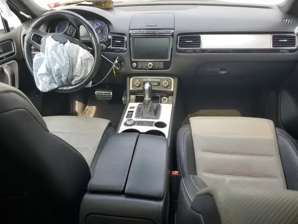 WVGRF7BPXHD002489 2017 VOLKSWAGEN TOUAREG - Image 8
