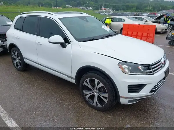 WVGRF7BPXHD002718 2017 VOLKSWAGEN TOUAREG - Image 1