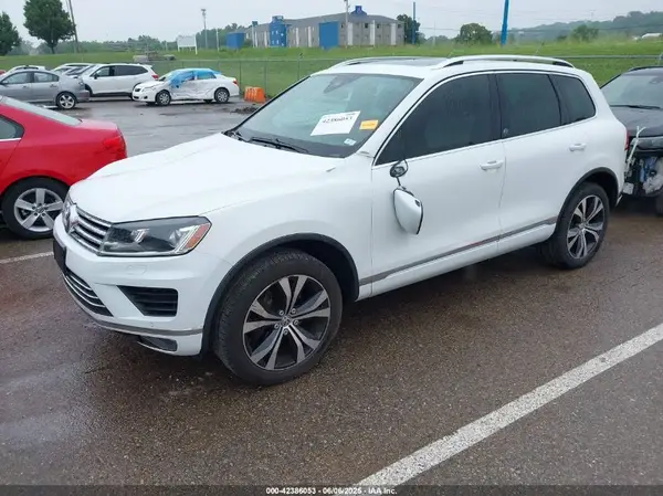 WVGRF7BPXHD002718 2017 VOLKSWAGEN TOUAREG - Image 2