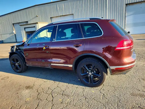 WVGRF7BPXHD002962 2017 VOLKSWAGEN TOUAREG - Image 2