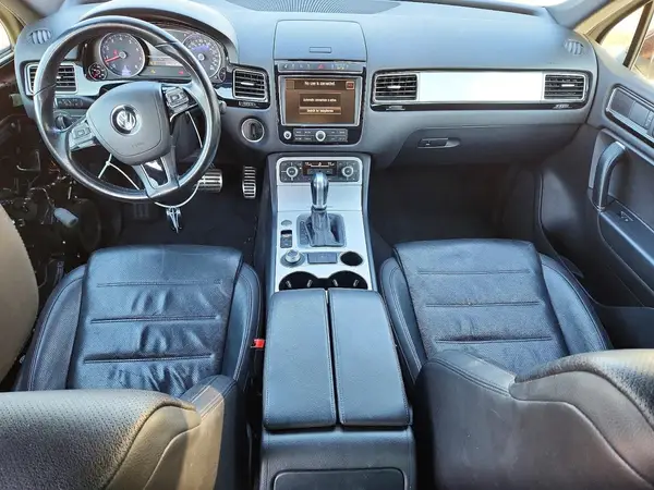 WVGRF7BPXHD002962 2017 VOLKSWAGEN TOUAREG - Image 8