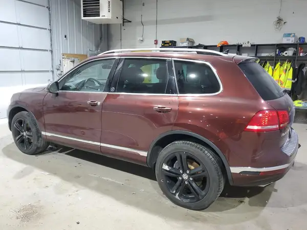 WVGRF7BPXHD003559 2017 VOLKSWAGEN TOUAREG - Image 2