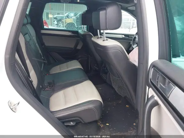 WVGRF7BPXHD003710 2017 VOLKSWAGEN TOUAREG - Image 8