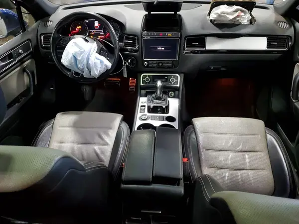 WVGRF7BPXHD003982 2017 VOLKSWAGEN TOUAREG - Image 8