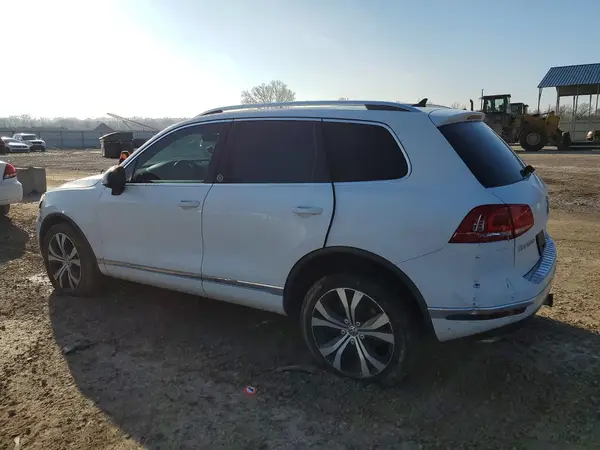 WVGRF7BPXHD004534 2017 VOLKSWAGEN TOUAREG - Image 2