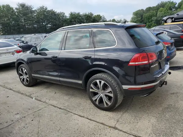 WVGRF7BPXHD004758 2017 VOLKSWAGEN TOUAREG - Image 2