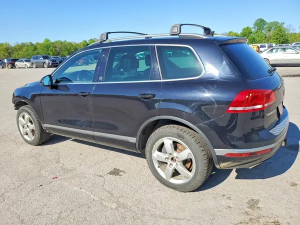 WVGRF7BPXHD005294 2017 VOLKSWAGEN TOUAREG - Image 2