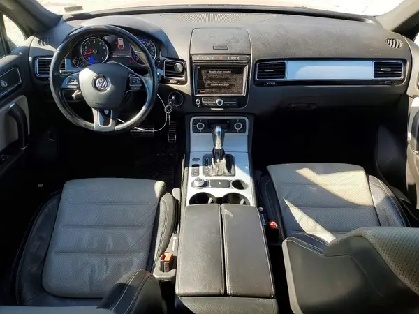 WVGRF7BPXHD005294 2017 VOLKSWAGEN TOUAREG - Image 8