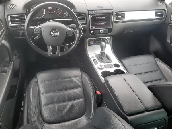 WVGRF7BPXHD005361 2017 VOLKSWAGEN TOUAREG - Image 8