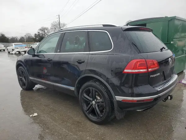 WVGRF7BPXHD006302 2017 VOLKSWAGEN TOUAREG - Image 2