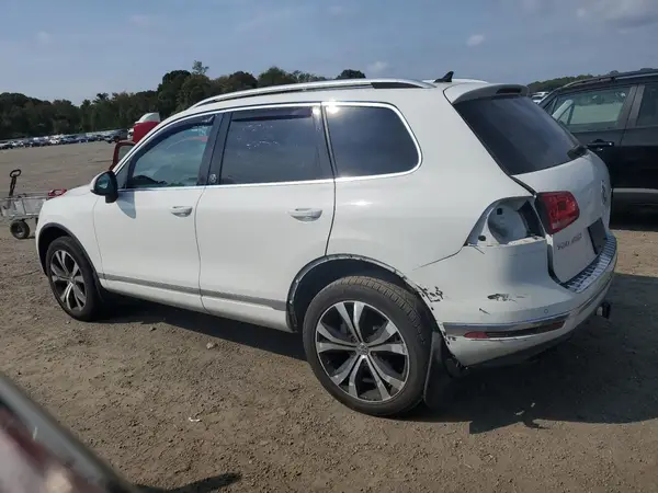 WVGRF7BPXHD006347 2017 VOLKSWAGEN TOUAREG - Image 2