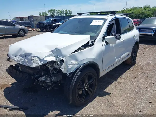 WVGRF7BPXHD006901 2017 VOLKSWAGEN TOUAREG - Image 2