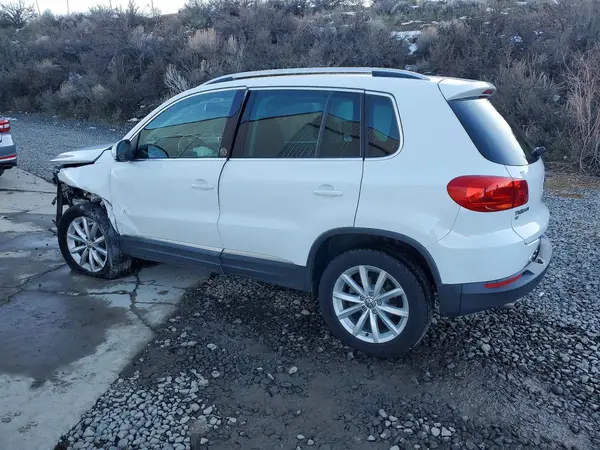WVGRV7AX0HK006535 2017 VOLKSWAGEN TIGUAN - Image 2
