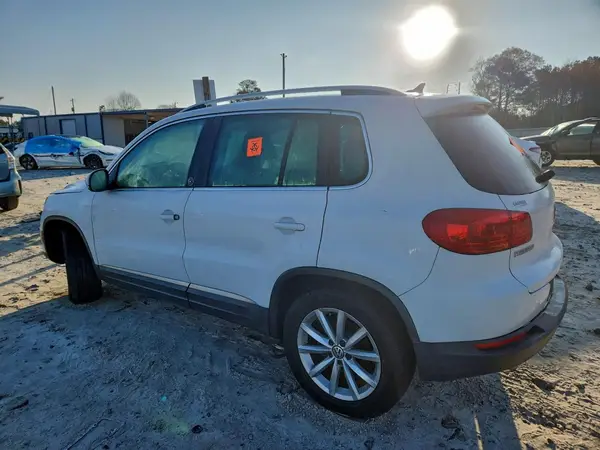 WVGRV7AX0HK018524 2017 VOLKSWAGEN TIGUAN - Image 2
