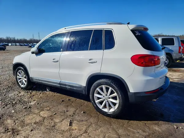 WVGRV7AX2HK017147 2017 VOLKSWAGEN TIGUAN - Image 2