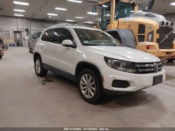 WVGRV7AX3HK000874 2017 VOLKSWAGEN TIGUAN - Image 1