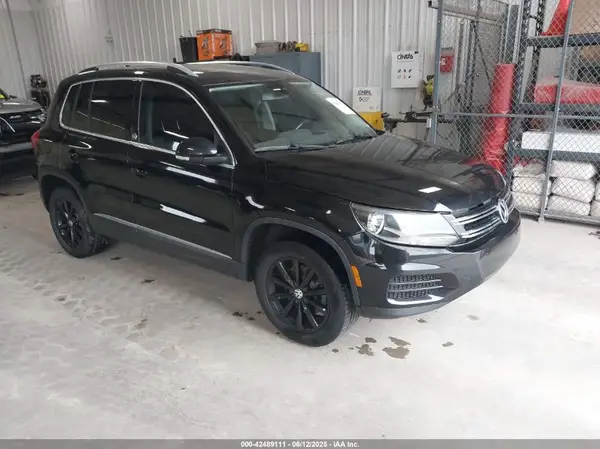 WVGRV7AX3HK019747 2017 VOLKSWAGEN TIGUAN - Image 1