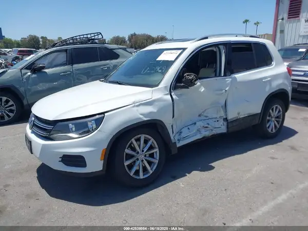 WVGRV7AX4HW502964 2017 VOLKSWAGEN TIGUAN - Image 2