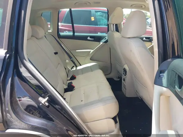 WVGRV7AX6HK011979 2017 VOLKSWAGEN TIGUAN - Image 8