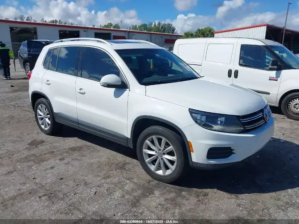 WVGRV7AX6HK019418 2017 VOLKSWAGEN TIGUAN - Image 1