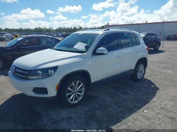 WVGRV7AX6HK019418 2017 VOLKSWAGEN TIGUAN - Image 2