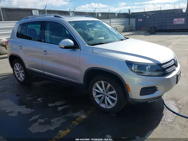 WVGRV7AX7HK005415 2017 VOLKSWAGEN TIGUAN - Image 1
