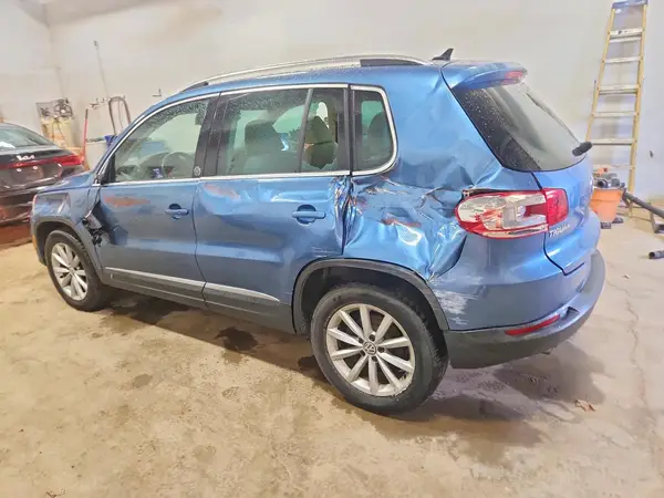 WVGRV7AX8HK025608 2017 VOLKSWAGEN TIGUAN - Image 2