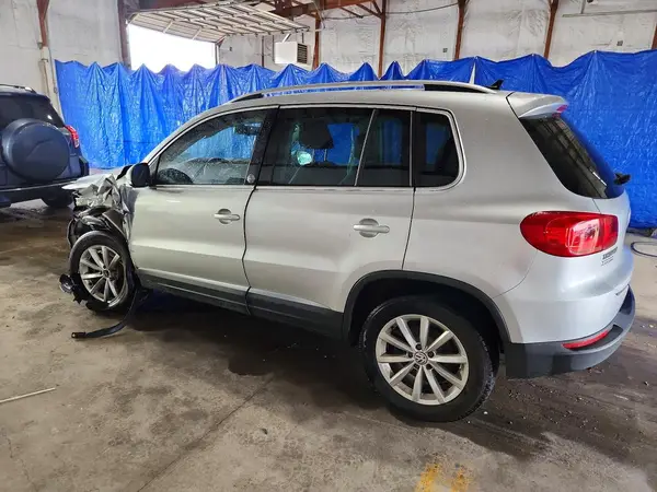 WVGRV7AX8HW508024 2017 VOLKSWAGEN TIGUAN - Image 2