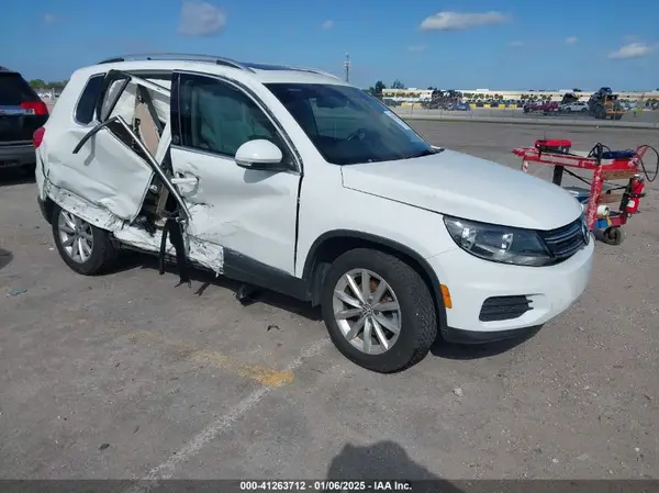 WVGRV7AX9HK003245 2017 VOLKSWAGEN TIGUAN - Image 1