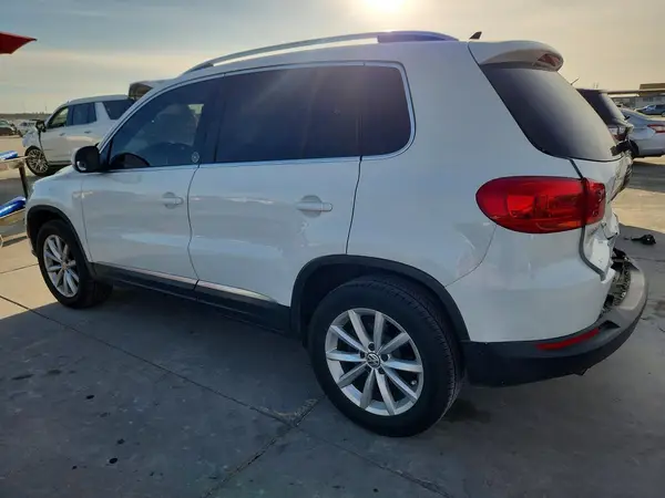 WVGRV7AX9HK028050 2017 VOLKSWAGEN TIGUAN - Image 2
