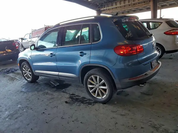 WVGRV7AXXHK002461 2017 VOLKSWAGEN TIGUAN - Image 2