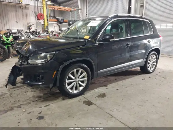 WVGRV7AXXHK005683 2017 VOLKSWAGEN TIGUAN - Image 2