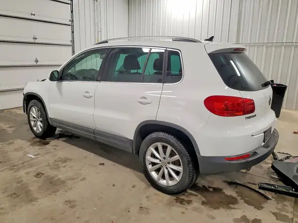 WVGSV7AX0HK008089 2017 VOLKSWAGEN TIGUAN - Image 2