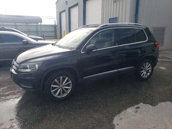 WVGSV7AX0HK021649 2017 VOLKSWAGEN TIGUAN - Image 1