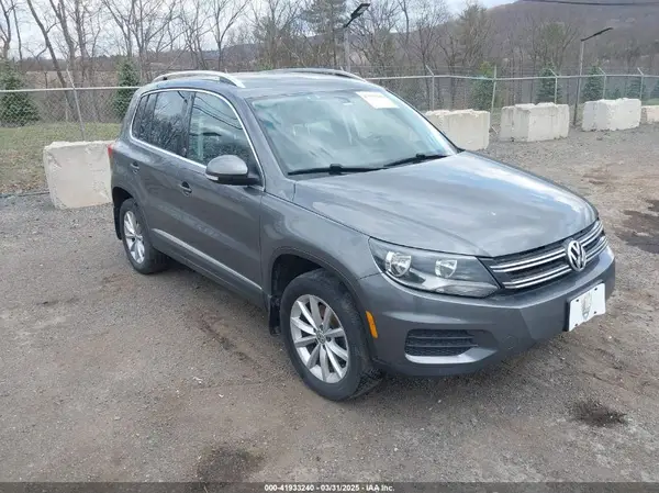 WVGSV7AX0HK030528 2017 VOLKSWAGEN TIGUAN - Image 1