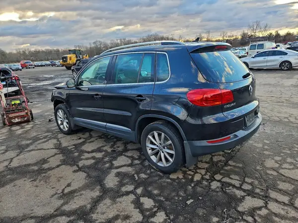 WVGSV7AX0HW502378 2017 VOLKSWAGEN TIGUAN - Image 2