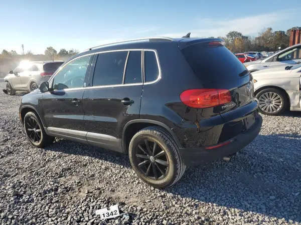 WVGSV7AX1HK030988 2017 VOLKSWAGEN TIGUAN - Image 2