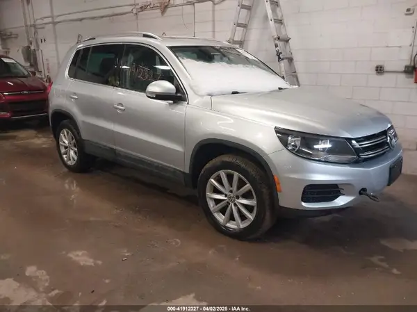 WVGSV7AX2HK005789 2017 VOLKSWAGEN TIGUAN - Image 1