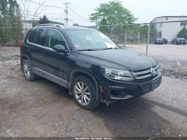 WVGSV7AX3HK037795 2017 VOLKSWAGEN TIGUAN - Image 1
