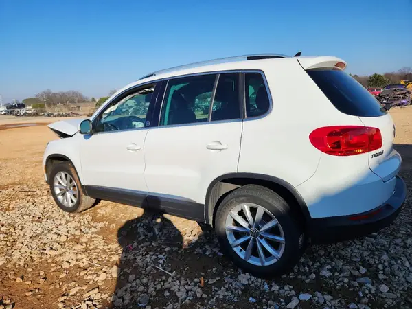 WVGSV7AX4HK009746 2017 VOLKSWAGEN TIGUAN - Image 2
