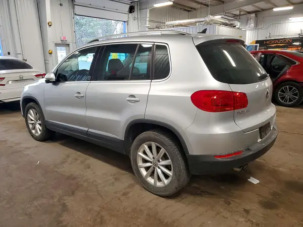 WVGSV7AX4HK020696 2017 VOLKSWAGEN TIGUAN - Image 2
