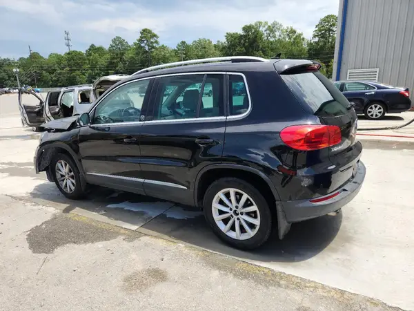 WVGSV7AX4HW503243 2017 VOLKSWAGEN TIGUAN - Image 2