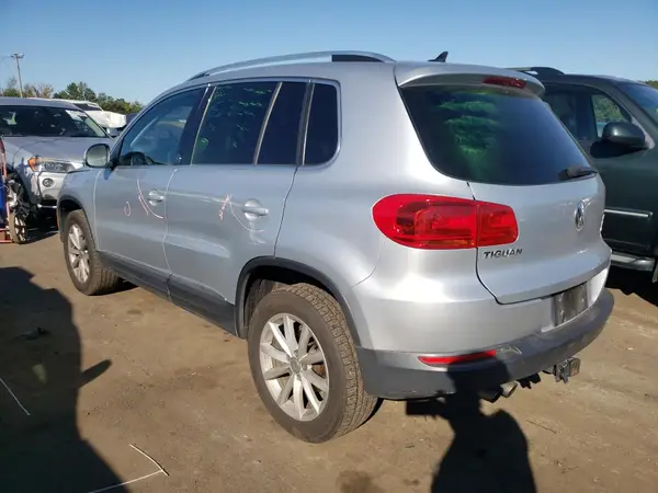 WVGSV7AX7HK005478 2017 VOLKSWAGEN TIGUAN - Image 2