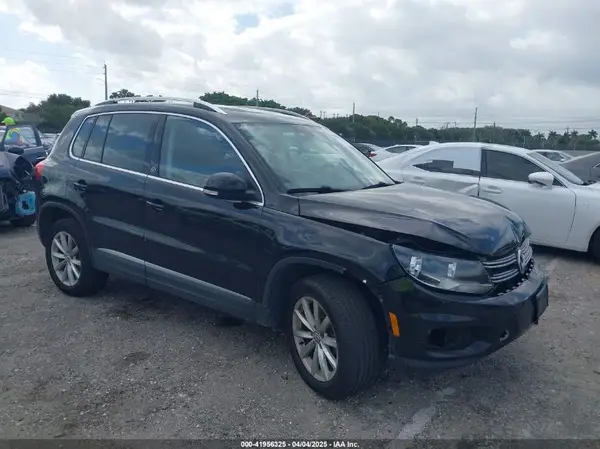 WVGSV7AX7HK007957 2017 VOLKSWAGEN TIGUAN - Image 1